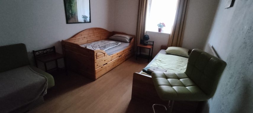 Zweibettzimmer mit gemütlichen Einzelbetten